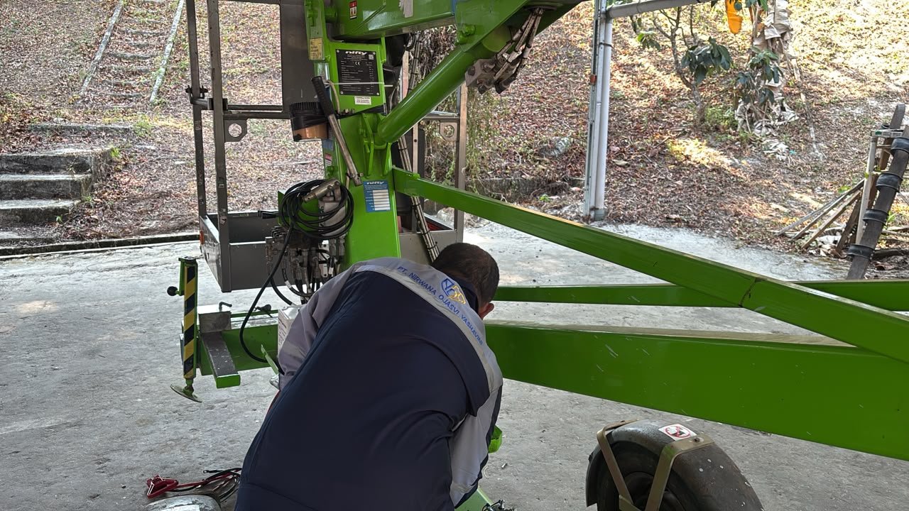 Pekerjaan perbaikan Nifty Manlift