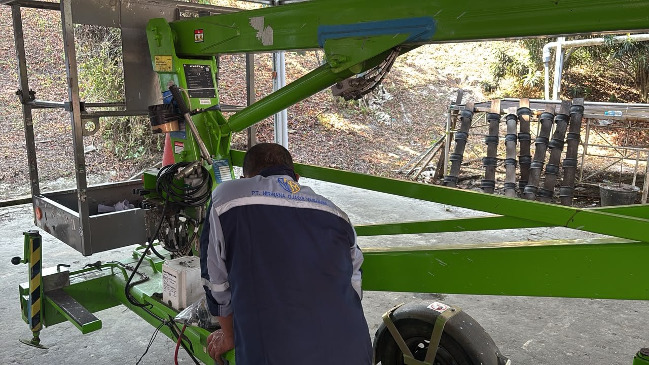 Pekerjaan pemeliharaan manlift